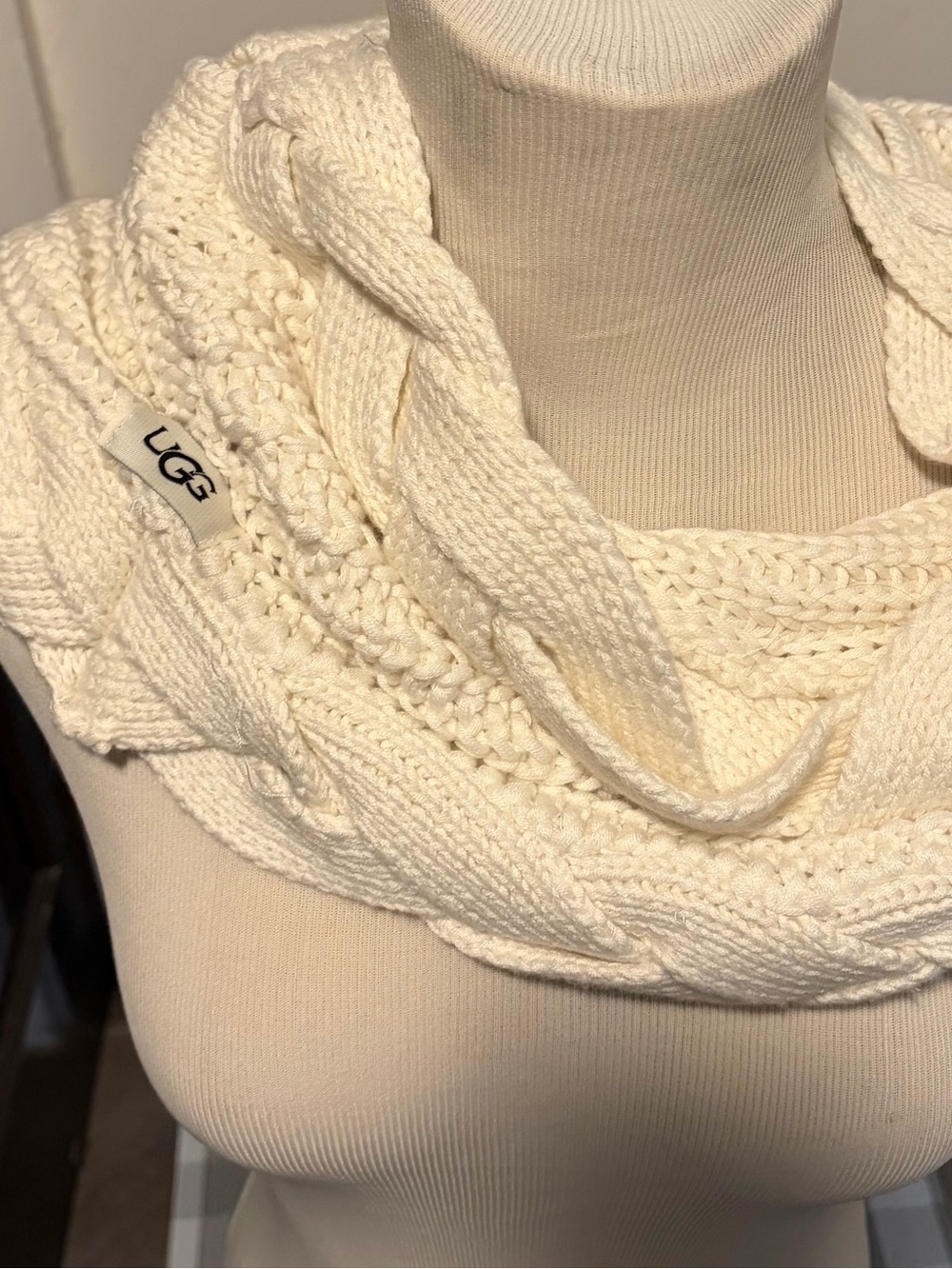 UGG Cream Cable Knit Infinity Scarf nwt
